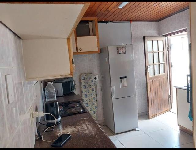 6 BEDROOM HOUSE FOR SALE IN MOSSEL BAY EXT 26